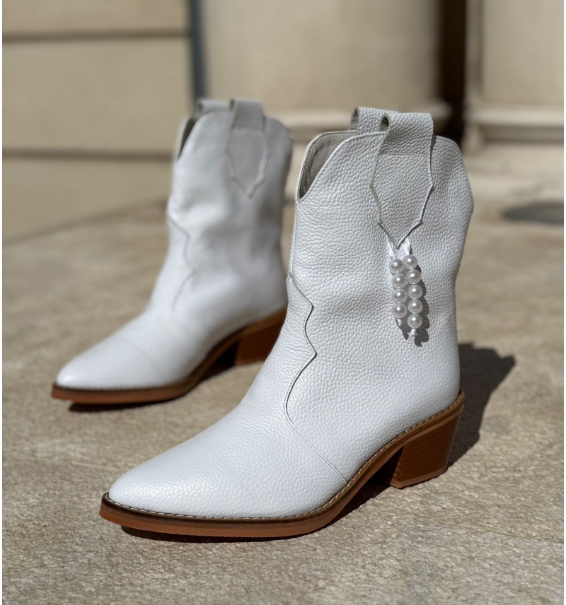 Boots White Pearl