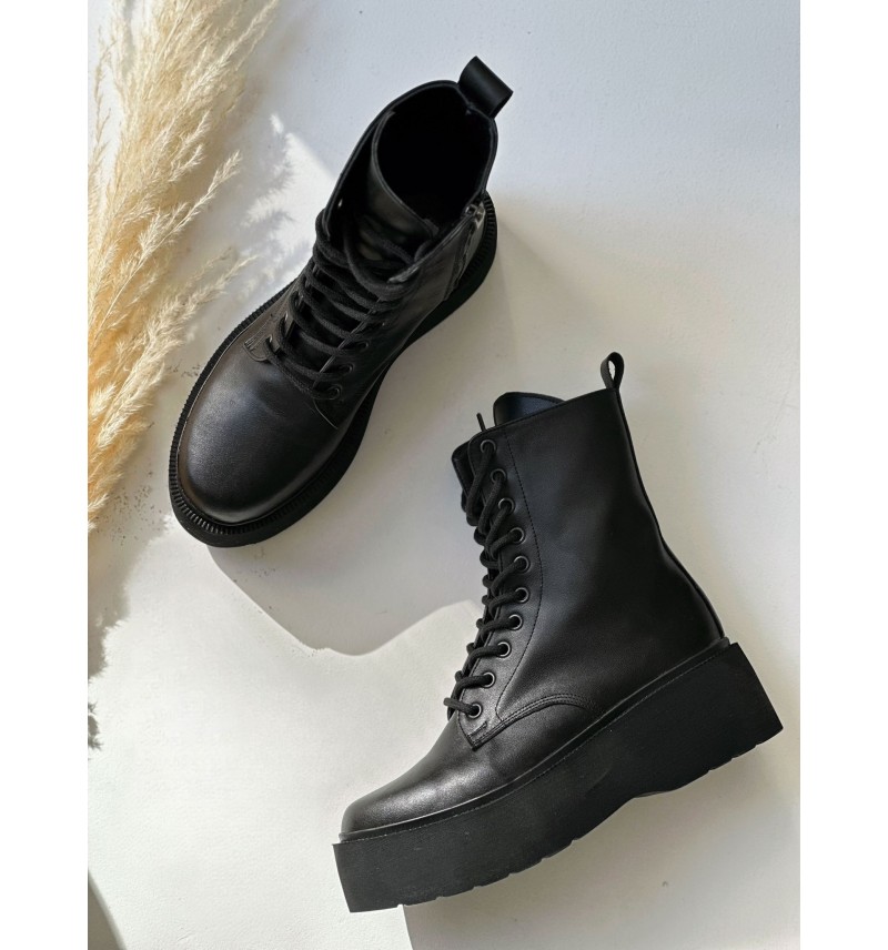 Noir Boots