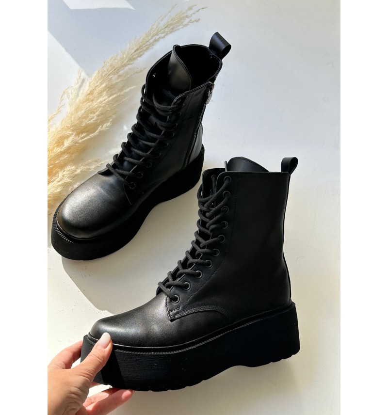 Noir Boots