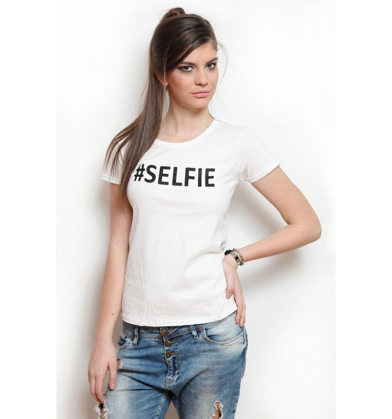 t shirt selfie