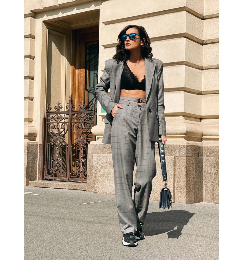 Costum Back in Business